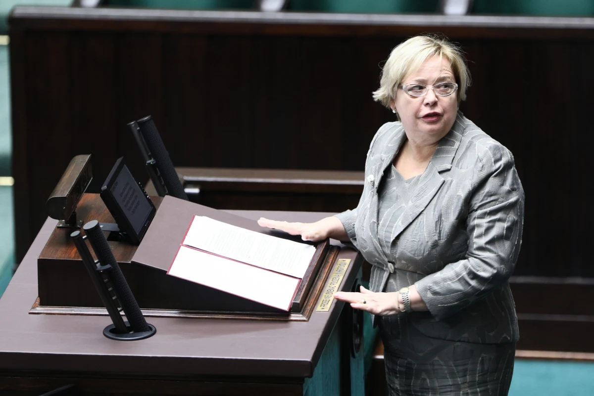 "​Dla polskiego wymiaru sprawiedliwości i polskiego parlamentaryzmu jest to chwila tragiczna" - mówiła  Sejmie I prezes Sądu Najwyższego Małgorzata Gersdorf podczas debaty na projektem prezydenta o SN. Apelowała do posłów o refleksję. "Dziś jeszcze jest czas na opamiętanie się" - podkreśliła.