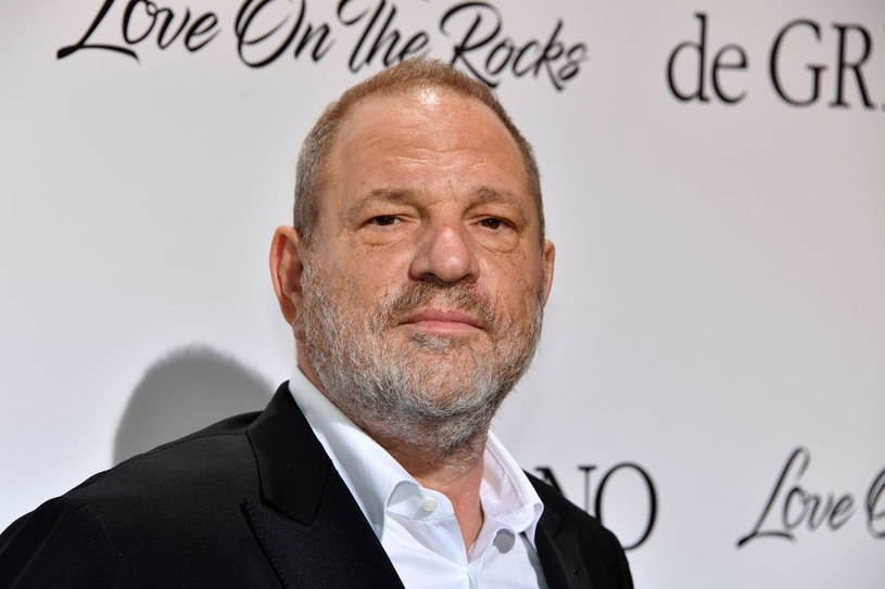 Sześć kobiet pozwało w środę amerykańskiego producenta filmowego Harveya Weinsteina do sądu federalnego w Nowym Jorku za molestowanie. Twierdzą, że działania producenta mające na celu utrzymanie w ukryciu jego umizgów równały się wymuszeniu cywilnemu.