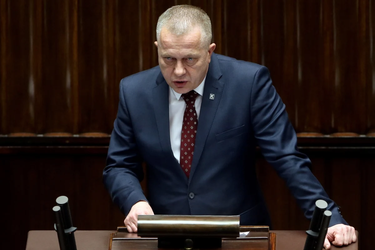 Jarosław Porwich, który do tej pory był posłem Kukiz'15, dołączył do koła poselskiego Wolni i Solidarni. Jak mówił, koło WiS jest "bardziej racjonalne i obowiązują w nim pewne zasady". Stanisław Tyszka (Kukiz'15) ocenił, że przejście Porwicha, to element "korupcji politycznej".'