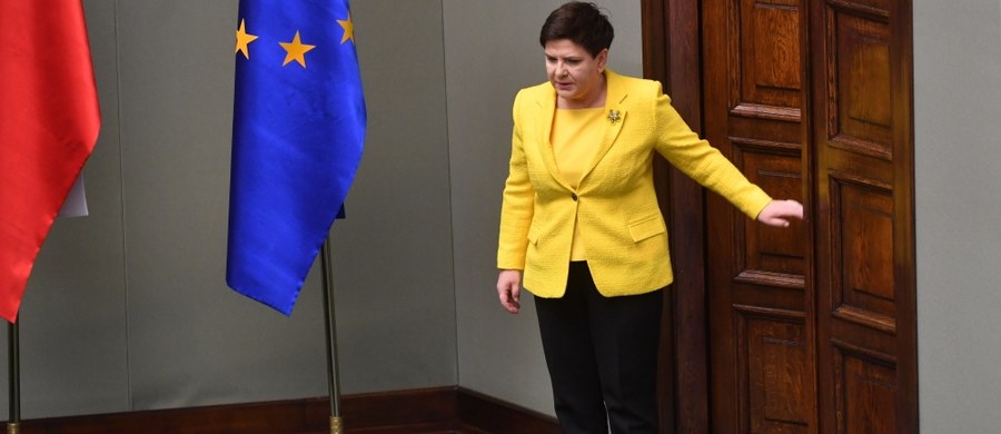Krótko po oficjalnym ogłoszeniu decyzji o jej rezygnacji Beata Szydło opublikowała na Twitterze krótki wpis podsumowujący dwa lata jej pracy na stanowisku premiera. Podziękowała też internautom za wszystkie wyrazy życzliwości. 