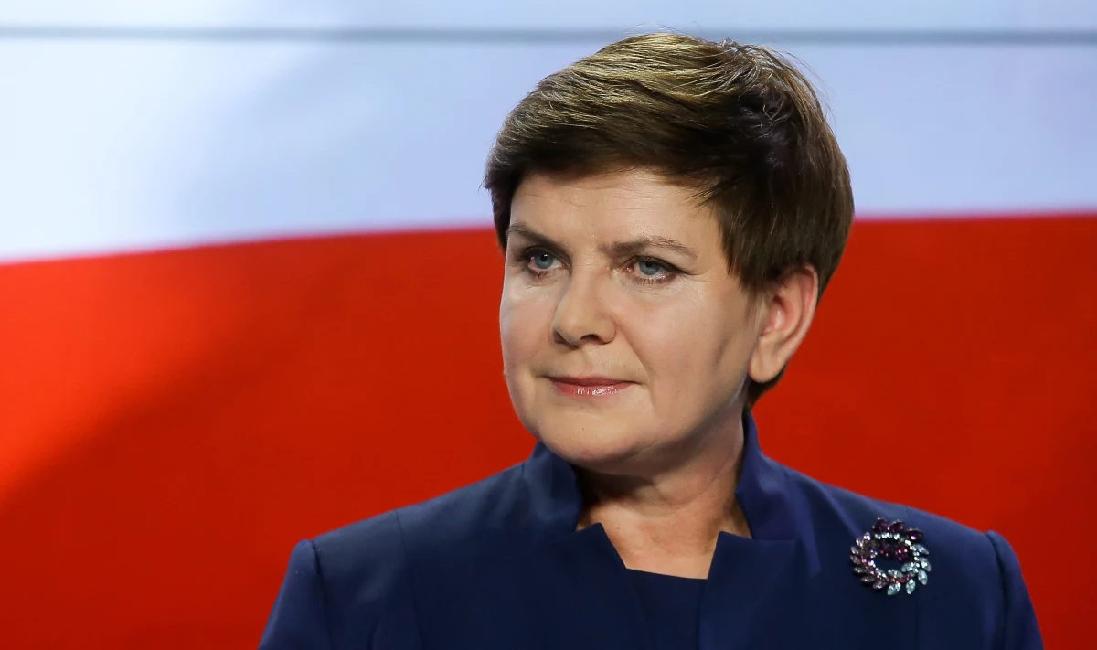 Beata Szydło, wiceprezes Prawa i Sprawiedliwości, współtwórczyni sukcesu wyborczego prezydenta Andrzeja Dudy i "twarz" zwycięskiej kampanii parlamentarnej PiS po ponad dwóch latach kierowania rządem zrezygnowała ze stanowiska premiera. Jej następcą ma być dotychczasowy wicepremier Mateusz Morawiecki. 
