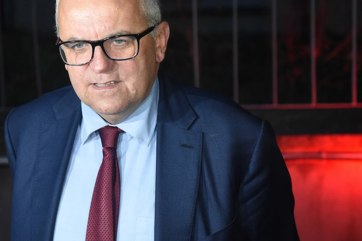 W pierwszej kolejności rekonstrukcja rządu obejmie wyłącznie wymianę Beaty Szydło na Mateusza Morawieckiego. Wiceprezes Prawa i Sprawiedliwości Adam Lipiński w rozmowie z reporterem RMF FM Patrykiem Michalskim potwierdził nasze nieoficjalne informacje.