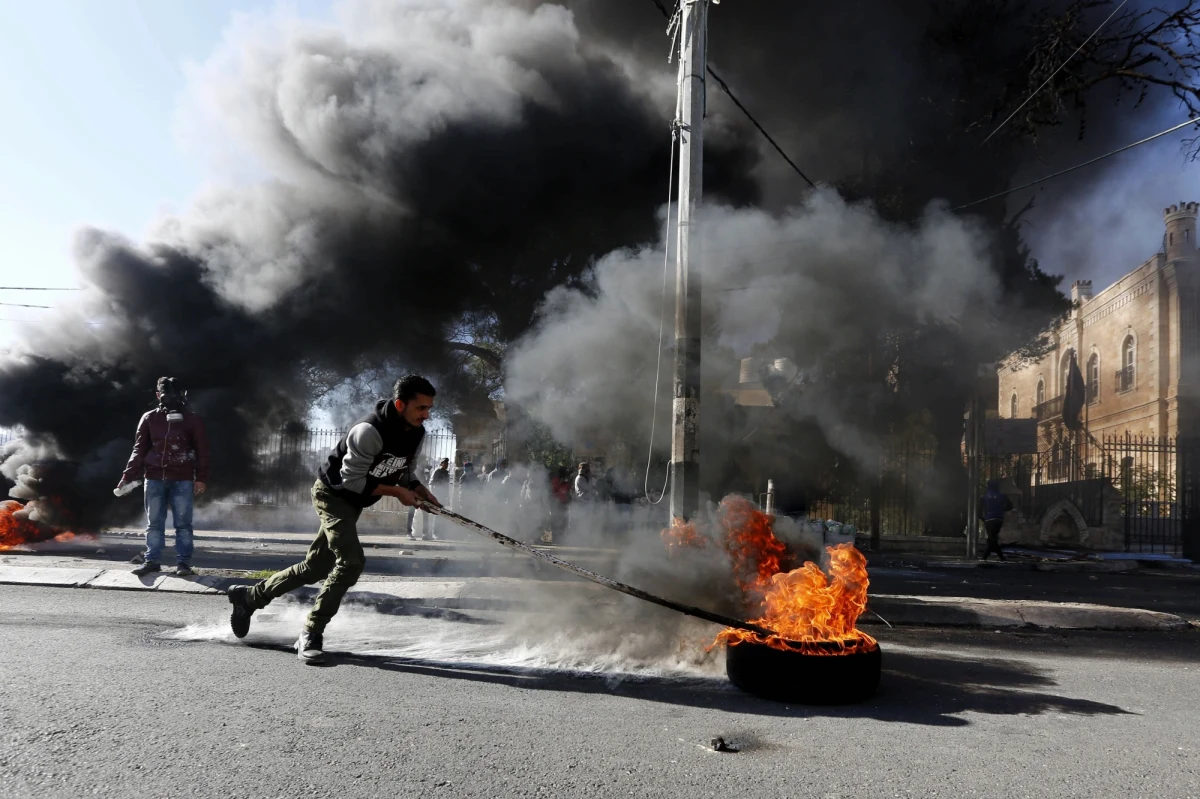 ​Sekretarz stanu USA Rex Tillerson, który w piątek przebywa w Paryżu, gdzie bierze udział w konferencji na temat Libanu, powiedział, że przeniesienie ambasady USA z Tel Awiwu do Jerozolimy "prawdopodobnie" nastąpi najwcześniej za dwa lata.