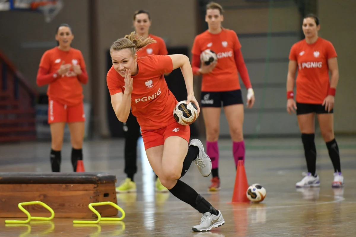 ​Polki wygrały w Bietigheim-Bissingen z Argentynkami 38:20 (19:9) w swoim ostatnim meczu grupy B mistrzostw świata piłkarek ręcznych, które odbywają się w Niemczech. Oba zespoły nie zakwalifikowały się do 1/8 finału. Polki zajęły piąte miejsce grupie i w niedzielę grać będą w Lipsku w Pucharze Prezydenta w meczu o miejsca 17-20. Ich pierwszym rywalem będzie piąta drużyna z grupy A Angola - mistrz Afryki.