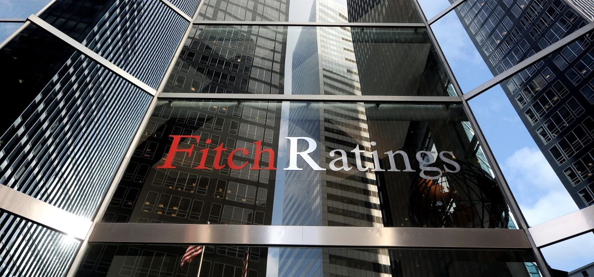 Agencja Fitch potwierdziła długoterminowy rating Polski w walucie obcej na poziomie "A-". Perspektywa ratingu jest stabilna. Agencja obniżyła szacunek deficytu sektora finansów publicznych na 2017 r. do 1,8 proc. PKB z 2,6 proc.