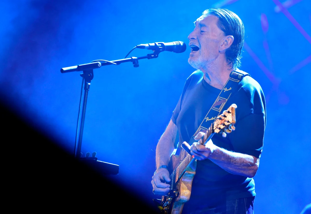 Chris Rea - brytyjski muzyk i wokalista znany m.in. z takich przebojów jak "Road to Hell" i "Driving Home for Christmas" trafił do szpitala po występie w Oksfordzie. Artysta przewrócił się na scenie. 