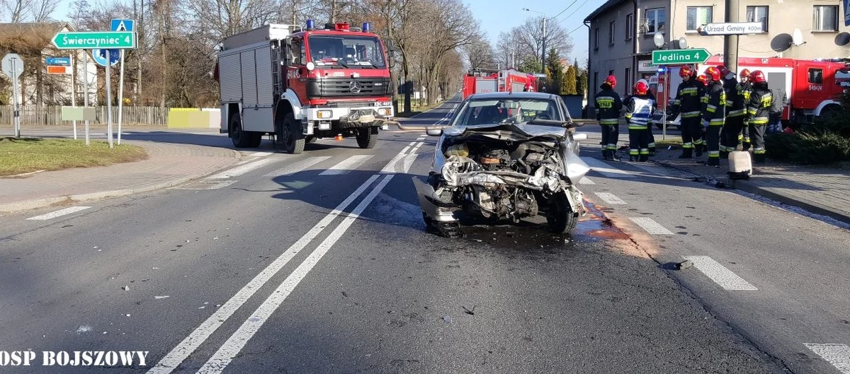5 osób zostało poszkodowanych w zderzeniu dwóch samochodów w Bojszowach w Śląskiem. Informację o wypadku dostaliśmy na Gorącą Linię RMF FM.