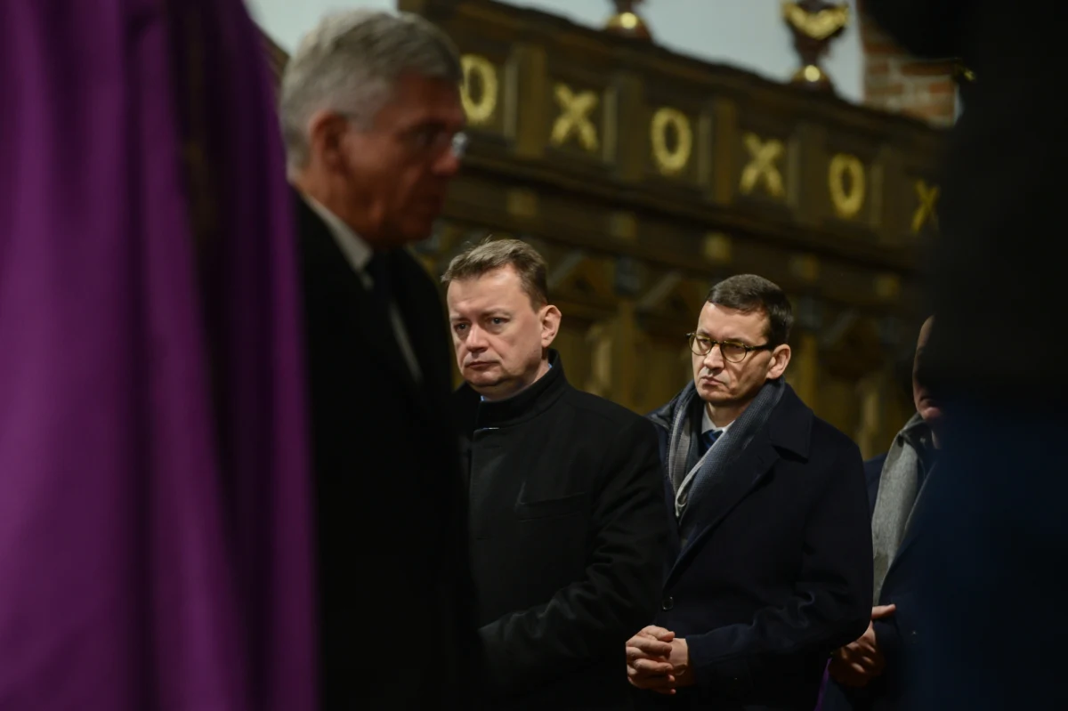 "Suwerenna, wolna, demokratyczna, przyzwoita i uczciwa Polska to nasz cel, ten cel zostanie zrealizowany w tym pokoleniu, zwyciężymy" - zapewnił prezes PiS Jarosław Kaczyński przed Pałacem Prezydenckim, podczas obchodów 92. miesięcznicy smoleńskiej.