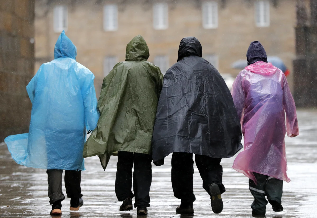 Ponad 1100 interwencji zaledwie w ciągu kilkudziesięciu godzin - to efekt szalejącego w Portugalii huraganu Arna. Żywioł przyniósł ze sobą intensywny deszcz. W niektórych regionach doszło do podtopień. 
