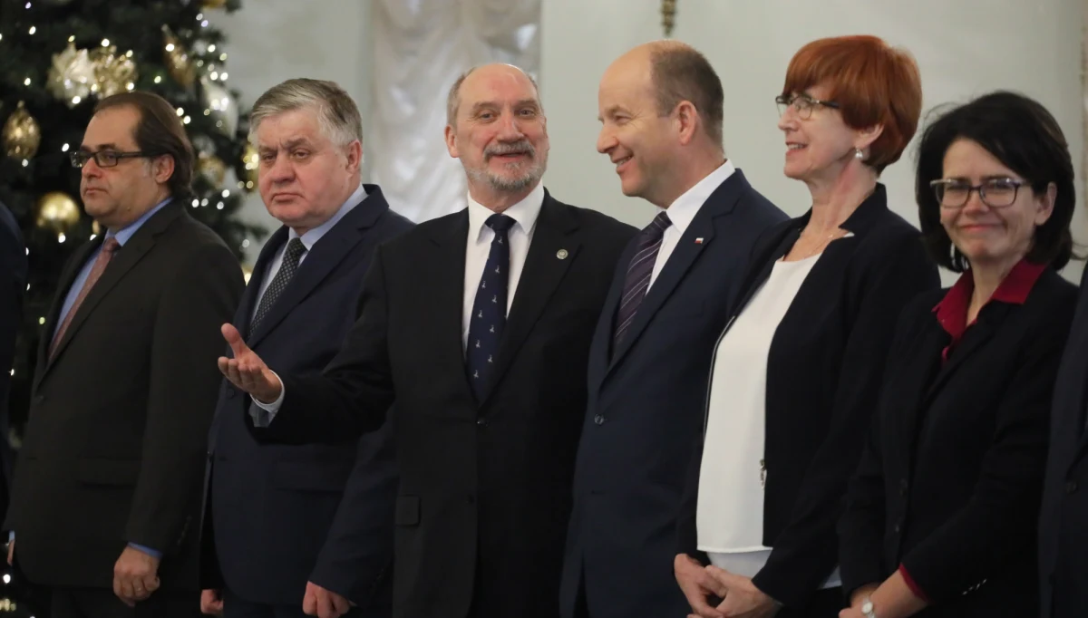 Dzisiaj nastąpi większa, niż zapowiadana przez Mateusza Morawieckiego, rekonstrukcja rządu. Przewidywana jest wymiana kilku ministrów - dowiedziała się nieoficjalnie Polska Agencja Prasowa w źródłach zbliżonych do kierownictwa PiS.