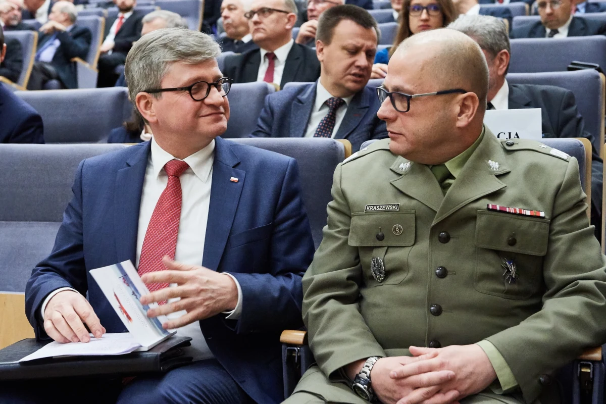 We wtorek zostanie złożone odwołanie od piątkowej decyzji Służby Kontrwywiadu Wojskowego, która odebrała dostęp do tajemnic gen. Jarosławowi Kraszewskiemu. Jak ustalił nieoficjalnie nasz dziennikarz Tomasz Skory, Jarosław Kraszewski nie tylko się odwołuje, ale też oskarża.