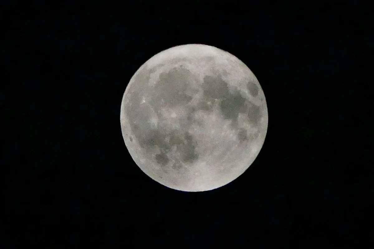 Prezydent USA Donald Trump podpisał "Dyrektywę Polityki Kosmicznej 1", która przewiduje wznowienie amerykańskich lotów załogowych na Księżyc. Zakłada ona również ewentualne podjęcie takich lotów na Marsa.