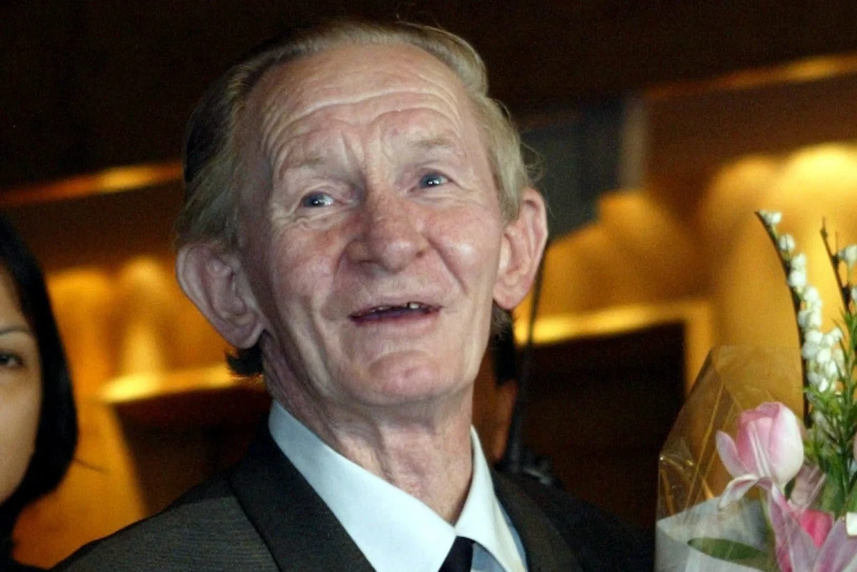 ​Charles Jenkins, który w 1965 r. zdezerterował z armii USA i uciekł do Korei Płn., gdzie przebywał prawie 40 lat, zmarł w poniedziałek na wyspie Sado w środkowej Japonii; miał 77 lat - podały japońskie media. Mężczyzna występował w północnokoreańskich filmach.