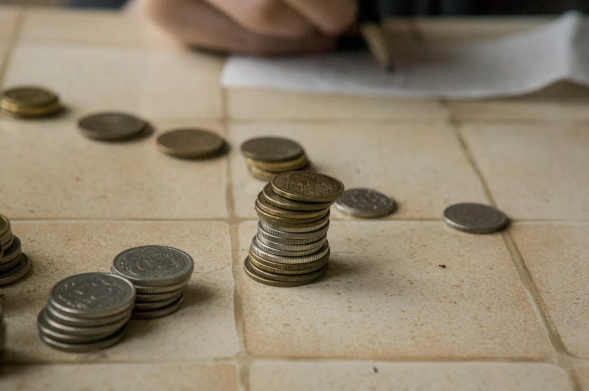 Polska europejskim rekordzistą w zmniejszeniu biedy wśród obywateli. Z danych Eurostatu wynika, że - nie licząc Malty - to w Polsce w ostatnich dwóch latach najszybciej zmniejszał się margines biedy. 