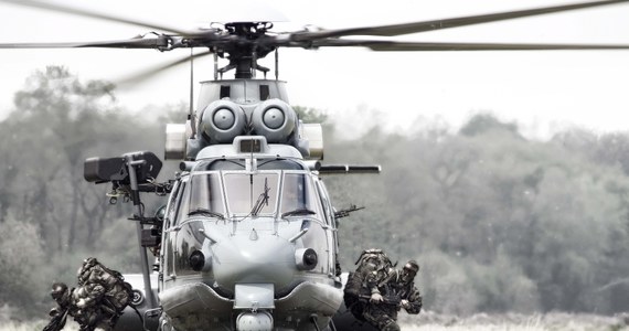 Gigantycznych rozmiarów nabiera skandal w powietrznych siłach zbrojnych we Francji! Ponad połowa samolotów i helikopterów wojskowych nie może latać, bo ich naprawy kosztują zbyt drogo – poinformowało francuskie ministerstwo obrony. Szefowa tego resortu Florence Parly alarmuje, że uziemionych jest aż ponad trzy czwarte śmigłowców typu caracal. Przypomnijmy, że to właśnie caracale miała kupić Polska, zanim władze w Warszawie zerwały negocjacje offsetowe.