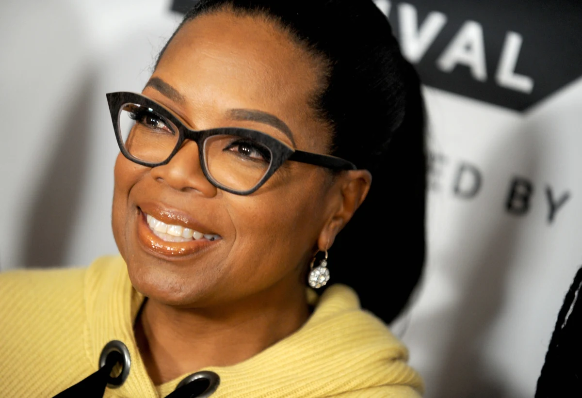 Oprah Winfrey zostanie wyróżniona nagrodą imienia Cecila B. DeMille'a - ogłosiło właśnie Hollywoodzkie Stowarzyszenie Prasy Zagranicznej, które przyznaje Złote Globy. Prezenterka, aktorka, producentka, bizneswoman i miliarderka odbierze statuetkę na gali 7 stycznia.