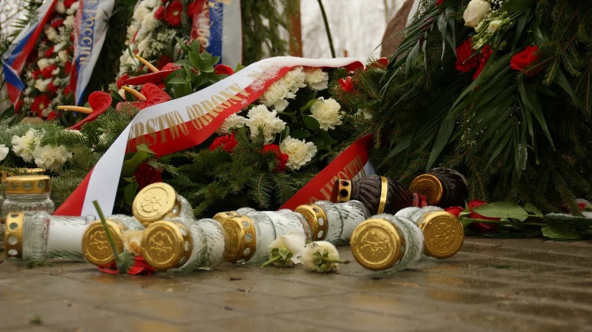 Według informacji wiceszefa MON, na badającą katastrofę smoleńską podkomisję w ubiegłym roku wydano 1 mln 462,9 tys. zł, a do października 2017 r. - 2 mln 632 tys. zł. Podkomisja opublikowała wczoraj dokument pod nazwą "Metodyka badania katastrofy Tu-154M z 10.04.2010". Trudno jednak wywnioskować z niego cokolwiek konkretnego.