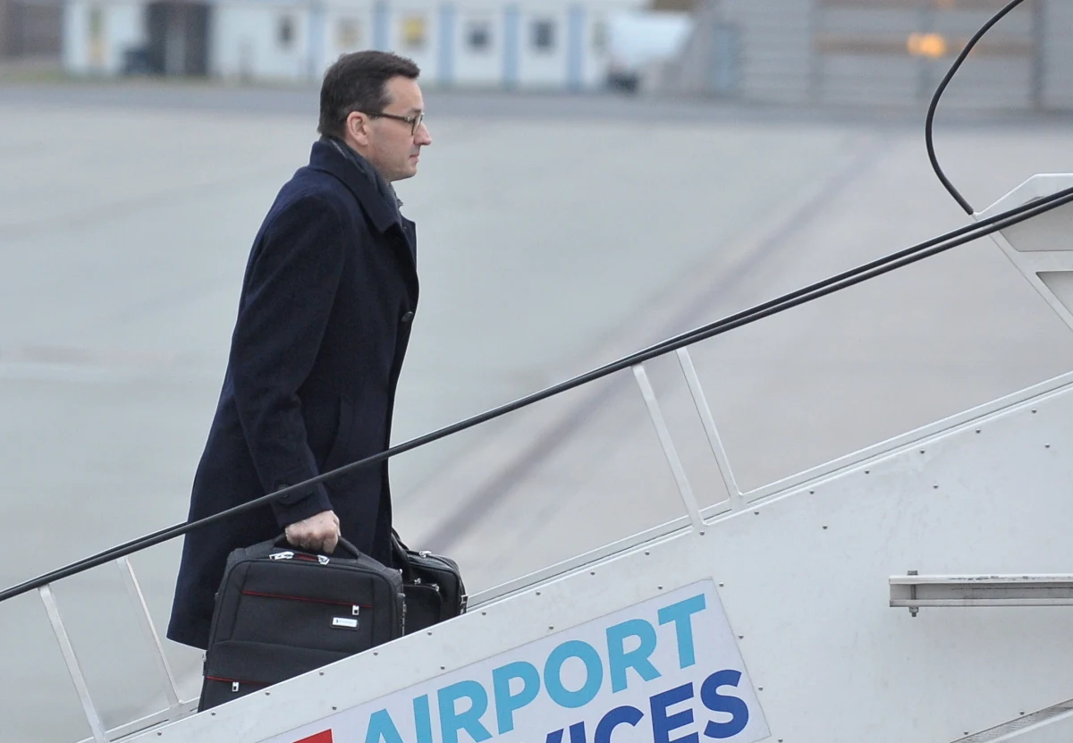 Znamy pierwszy kompromis premiera Mateusza Morawieckiego na unijnym szczycie w Brukseli. W zamian za obietnicę Polski o konstruktywnej postawie przy podejmowaniu kolejnych decyzji ws. ocieplenia klimatu do końcowych wniosków z rozpoczynającego się dzisiaj szczytu wpisano Katowice jako miasto, które będzie gościć przyszłoroczną konferencję klimatyczną. Dostęp do dokumentu z końcowymi wnioskami uzyskała Katarzyna Szymańska-Borginon. Ten kompromis - jak zauważa korespondentka RMF FM - ma jednak głębszy wymiar: jest sygnałem wysłanym Brukseli przez Morawieckiego. Z nieoficjalnych informacji naszej dziennikarki wynika, że rząd Morawieckiego liczy na ustępstwa Brukseli w sprawach praworządności w zamian za ustępstwa w sprawach klimatu.