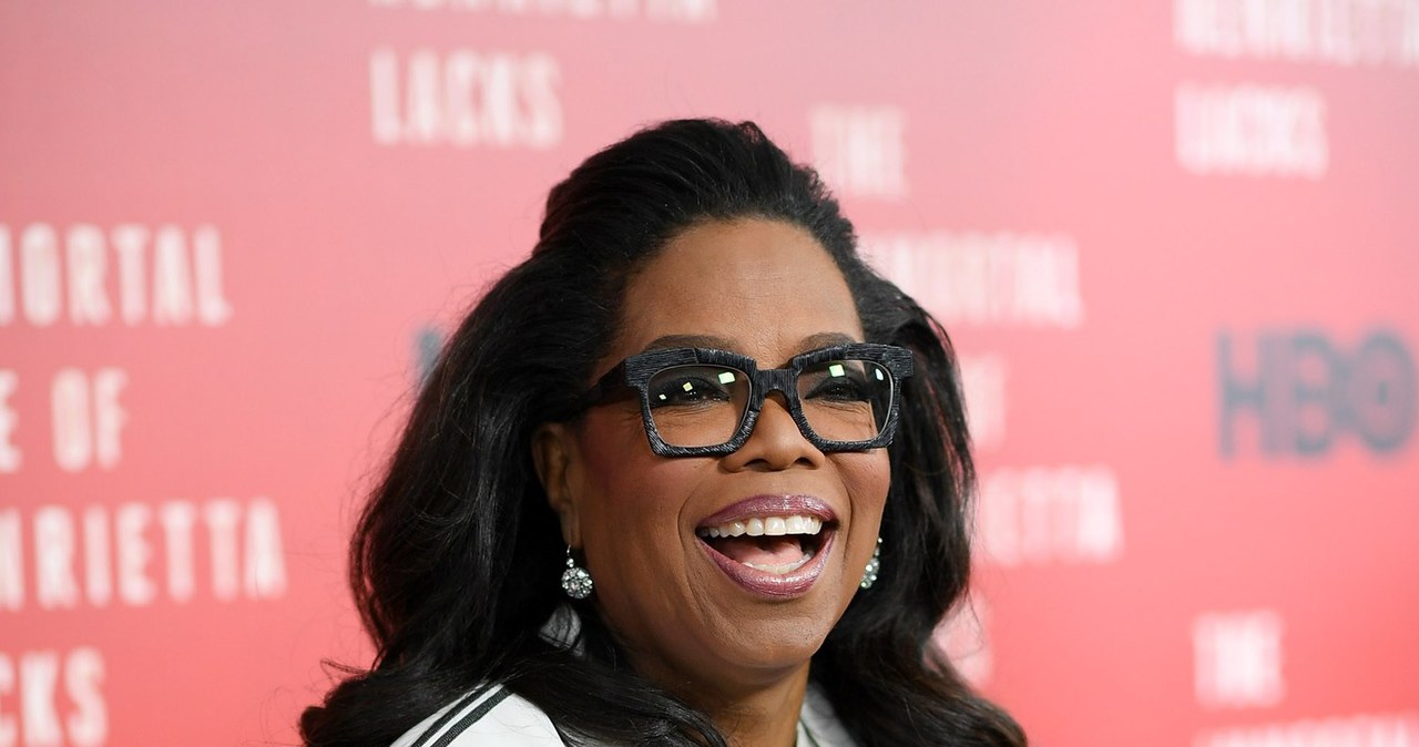 ​Oprah Winfrey zostanie wyróżniona nagrodą imienia Cecila B. DeMille'a - ogłosiło właśnie Hollywoodzkie Stowarzyszenie Prasy Zagranicznej, które przyznaje Złote Globy. Prezenterka, aktorka, producentka, bizneswoman i miliarderka odbierze statuetkę na gali 7 stycznia.