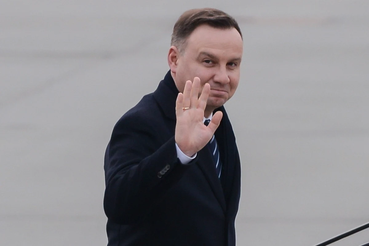 Halny i towarzyszące mu ocieplenie pokrzyżowały plany otwarcia po modernizacji największego w Polsce ośrodka narciarskiego Szczyrk Mountain Resort. Ośrodek miał zostać uruchomiony w piątek. W uroczystości mieli uczestniczyć prezydenci: Polski - Andrzej Duda i Słowacji - Andrej Kiska. Już w środę odwołali przyjazd.