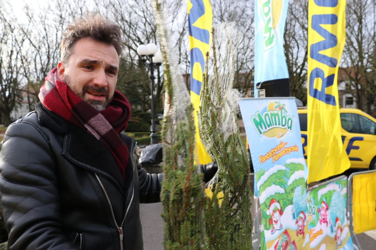 W duecie lub solo, w tercecie lub zespołem, z własnymi instrumentem lub a cappella. Dziś - podczas choinkowej zabawy w Szczecinie - szukaliśmy wokalnych talentów! Wyzwanie w świątecznym karaoke podjęło wielu, ale miejsce na podium jest tylko jedno. Do Wielkiego Finału zakwalifikował się Ireneusz Cieślak, który zaśpiewał kolędę "Do szopy hej pasterze".