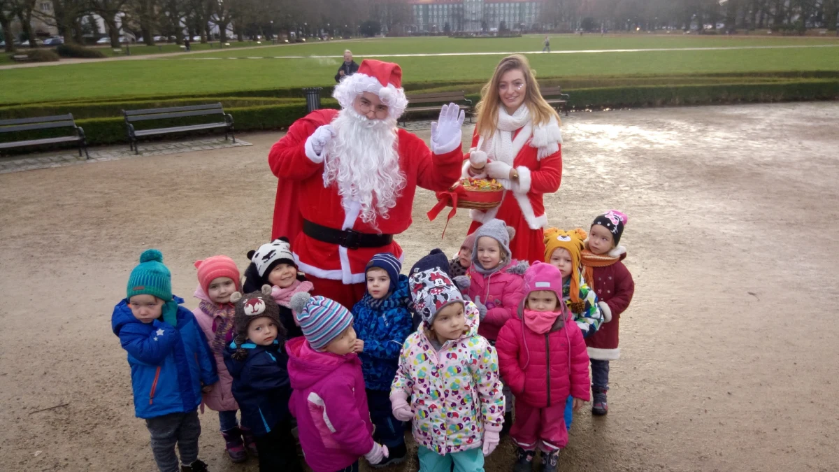 Nasza świąteczna akcja "Choinki pod Choinkę" od RMF FM zawitała w czwartek do Szczecina! Piękne drzewka, bez których święta nie mogą się odbyć, rozdawaliśmy przez wiele godzin na Jasnych Błoniach przy ul. ks. Piotra Skargi. Towarzyszył nam Mateusz Ziółko! 
