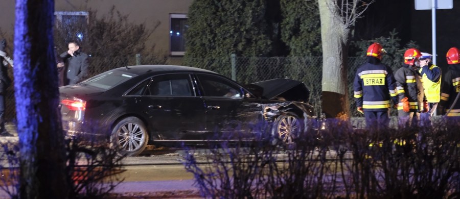 ​W toku śledztwa dotyczącego wypadku premier Beaty Szydło w Oświęcimiu przesłuchano wszystkich świadków. Samochód, którym poruszała się premier, jest dowodem rzeczowym i pozostaje do dyspozycji Prokuratury - poinformowała w komunikacie krakowska Prokuratura Okręgowa. Informacje na temat śledztwa prokuratura zamieściła na swojej stronie internetowej "w związku z pytaniami dotyczącymi tego postępowania".