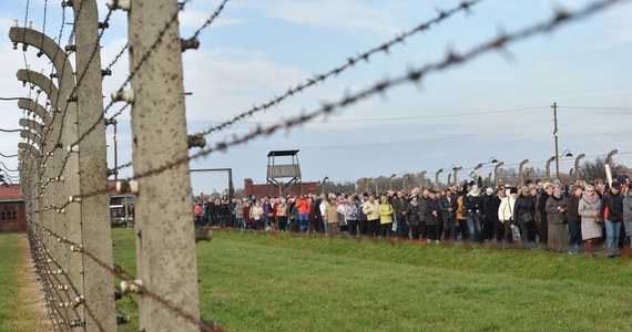 Kar po roku pozbawienia wolności w zawieszeniu na trzy lata dla dwóch Belgów, oskarżonych o kradzież elementów izolatorów z ogrodzenia byłego niemieckiego obozu Auschwitz II-Birkenau, domaga się przed krakowskim sądem prokurator. Obrona wnosiła o łagodny wymiar kary.