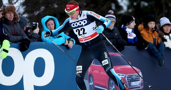 Justyna Kowalczyk zajęła w sobotę 50. miejsce w biegu na 10 km techniką dowolną narciarskiego Pucharu Świata w Dobbiaco. Triumfowała Szwedka Charlotte Kalla. Polka straciła do niej 2:06,7s.