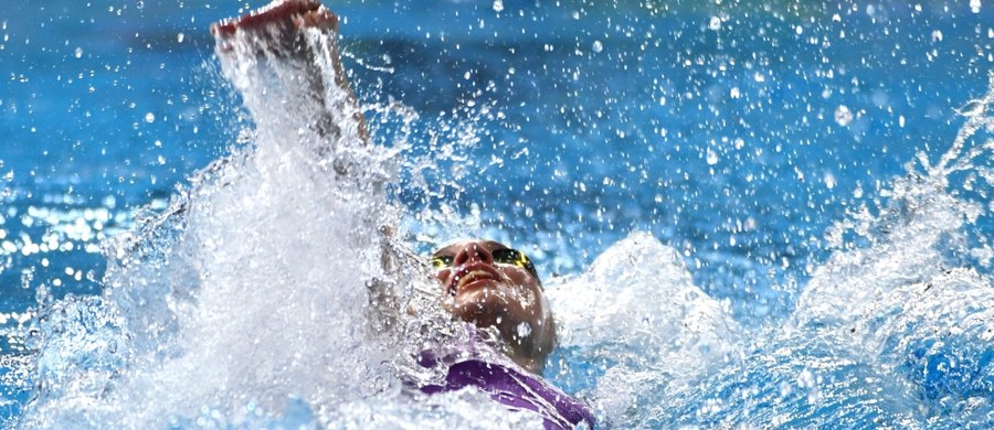 Alicja Tchórz zdobyła srebrny medal w wyścigu na 50 m stylem grzbietowym mistrzostw Europy na krótkim basenie w Kopenhadze. Polka osiągnęła czas 26,09 i musiała uznać wyższość jedynie fenomenalnej Węgierki Katinki Hosszu - 25,95. Trzecia była Holenderka Maaike de Waard - 26,40.