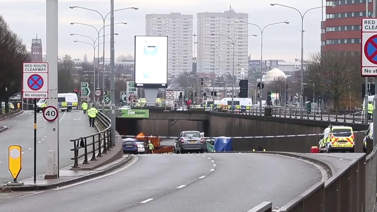 Do zdarzenia doszło w niedzielny poranek, w środkowej Anglii. Sześć osób zginęło w wypadku samochodowym w Birmingham. Jedna osoba w stanie krytycznym trafiła do szpitala. 