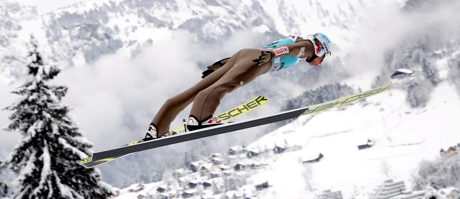 Kamil Stoch zajął drugie miejsce w konkursie Pucharu Świata w skokach narciarskich w Engelbergu. To 47. podium indywidualne w jego karierze, a trzecie w tym sezonie. W inaugurujących sezon 2017/18 zawodach w Wiśle był drugi, a w pierwszym konkursie w Engelbergu trzeci. W dzisiejszym konkursie zwyciężył Niemiec Richard Freitag, a trzeci był Austriak Stefan Kraft.