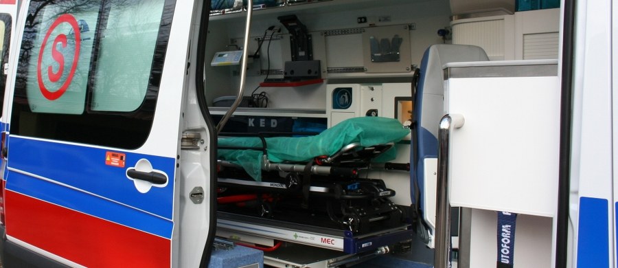 ​W ciężkim stanie do szpitala trafił mężczyzna ranny przy ulicy Noskowskiego w Jeleniej Górze. Ze wstępnych informacji wynika, że mógł zostać zaatakowany nożem. Sprawę wyjaśnia policja.