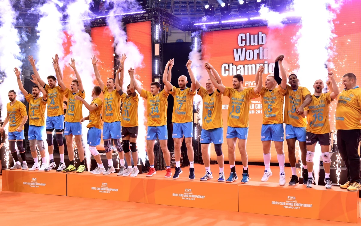 Zenit Kazań pokonał w Krakowie mistrza Włoch Cucine Lube Civitanova 3:0 (27:25, 25:22, 25:22) i został klubowym mistrzem świata siatkarzy. W meczu o trzecie miejsce PGE Skra Bełchatów przegrała z obrońcą tytułu brazylijskim zespołem Sadą Cruzeiro 0:3.