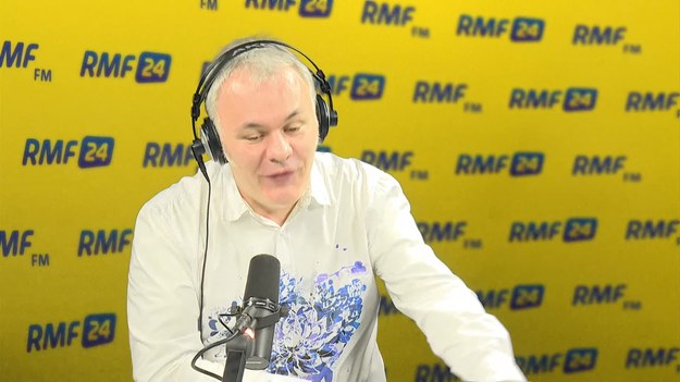 „To były bardzo, bardzo ważne powody” – tak wiceszef polskiej dyplomacji Konrad Szymański mówił w Porannej rozmowie w RMF FM o przyczynach wcześniejszego opuszczenia szczytu UE przez Mateusza Morawieckiego. „Premier Morawiecki rano zapoznał się jeszcze raz z finalnym brzmieniem konkluzji ws. Brexitu, wyraził przekonanie, że możemy je poprzeć (…). Polskie interesy rano tego dnia były zabezpieczone w stu procentach. Co więcej, otrzymaliśmy jasny przekaz, że nikt nie będzie zmieniał tych konkluzji, w związku z czym premier Morawiecki uznał, że może spokojnie 90 minut wcześniej wylecieć z Brukseli z ważnych powodów krajowych” - relacjonował. „Nie jest prawdą, że polskie interesy ws. Brexitu mogły być w jakikolwiek sposób zagrożone. (…) To jest absolutnie burza w szklance wody” – stwierdził Konrad Szymański.

