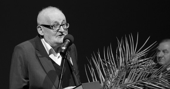 Nie żyje Leszek Aleksander Moczulski, jeden z najbardziej znanych poetów polskich, autor tomików wierszy i tekstów piosenek wykonywanych m.in. przez Skaldów i Marka Grechutę. Poeta zmarł w niedzielę późnym wieczorem, w wieku 79 lat - podaje wydawnictwo a5.