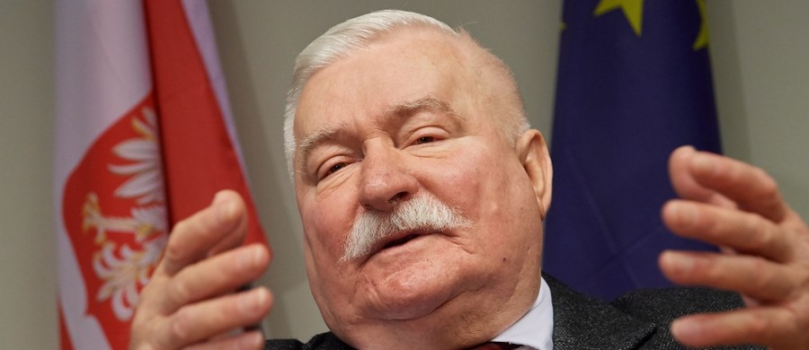 „Bardzo proszę Unię i innych przyjaciół Polski o jeszcze bardziej zdecydowane działania dyscyplinujące” – napisał na Facebooku były prezydent Lech Wałęsa. Podkreślił też, że w jego ocenie nie będzie to działanie przeciwko Polsce, ale odpowiedź na nieodpowiedzialne poczynania rządu. 
