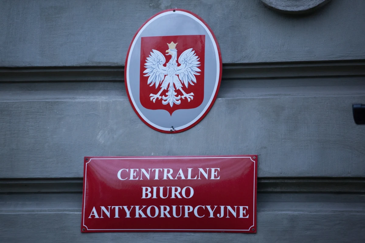 ​Potrzeba setek agentów, by lepiej tropić korupcję i afery gospodarcze, przede wszystkim w terenie. Nadchodzą rekordowe przyjęcia do Centralnego Biura Antykorupcyjnego - informuje "Rzeczpospolita". W ciągu dwóch najbliższych lat CBA może przyjąć około pół tysiąca nowych agentów. To połowa obecnego stanu zatrudnienia - podaje dziennik. 