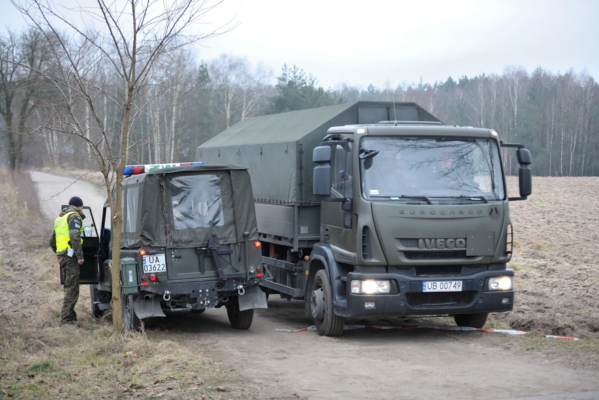 Najważniejsze pytania, to dlaczego poszukiwania trwały tak długo i dlaczego nie użyto śmigłowca - mówi RMF FM mjr Michał Fiszer, były pilot wojskowy i ekspert lotniczy. Odnalezienie pilota myśliwca MiG-29 rozbitego wczoraj pod Mińskiem Mazowieckim trwało dwie godziny.