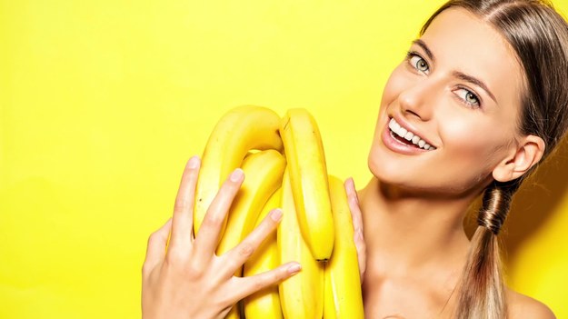 W 1995 roku UE wprowadziła dyrektywy dotyczące uprawy bananów. Okazuje się, że nawet wśród owoców odbywa się swoisty konkurs piękności, taki… Mister Banan Universe, World albo może Tree.

 
Banan, aby być prawdziwym panem bananem, takim właśnie z szarfą i koroną na głowie, najpiękniejszym wśród innych przeciętnej urody, musiał mieć co najmniej 14 cm długości, a jego zakrzywienie powinno było mieć co najmniej 27 milimetrów. Ekstremalne zakrzywione banany lub te z „brzydką krzywizną” musiały być odrzucane przez plantatorów. 


Podobnie rzecz miała się z ogórkami; te niewystarczająco proste nie mogły trafić do sprzedaży.

