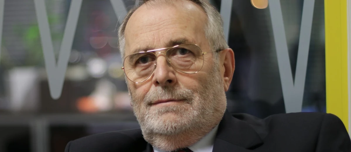 W terminologii lotniczej jest to katastrofa lotnicza - tak o wczorajszym zdarzeniu koło Mińska Mazowieckiego mówi w Popołudniowej rozmowie w RMF FM Grzegorz Brychczyński, ekspert lotniczy. Rzeczą komisji badań wypadków lotniczych jest przeanalizowanie trzech elementów: człowiek, maszyna, pogoda - podkreśla gość Marcina Zaborskiego. Zdaniem Brychczyńskiego niemożliwe jest, żeby pilot po katastrofie pozostał w maszynie, ponieważ zgodnie z procedurą musiał się katapultować. "Pierwszą czynnością pilota po szczęśliwym katapultowaniu jest uruchomienie radiostacji i powiadomienie kierownika lotu: żyję, jestem, wylądowałem. Co mnie dziwi - od progu pasa startowego, do miejsca, gdzie samolot zderzył się z ziemią, jest tylko 15 km" - tak o kilkugodzinnej akcji poszukiwania pilota mówi Brychczyński. "Nie wszystko się udało, tu wyraźnie widać pewne problemy, które trapią lotnictwo wojskowe. Służba poszukiwawcza, ratownicza nie zdała egzaminu, to nie jest tylko moje zdanie, ale również kolegów wojskowych" - uważa gość Popołudniowej rozmowy w RMF FM.