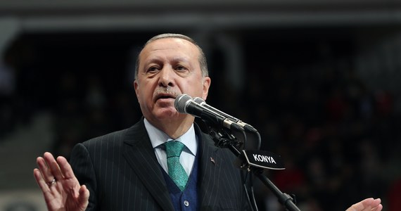 ​Prezydent Turcji Recep Tayyip Erdogan zapowiedział we wtorek, że przedstawi na forum Zgromadzenia Ogólnego ONZ rezolucję wzywającą USA do odwołania decyzji w sprawie uznania Jerozolimy za stolicę Izraela. Stany Zjednoczone zawetowały tę rezolucję w Radzie Bezpieczeństwa ONZ.