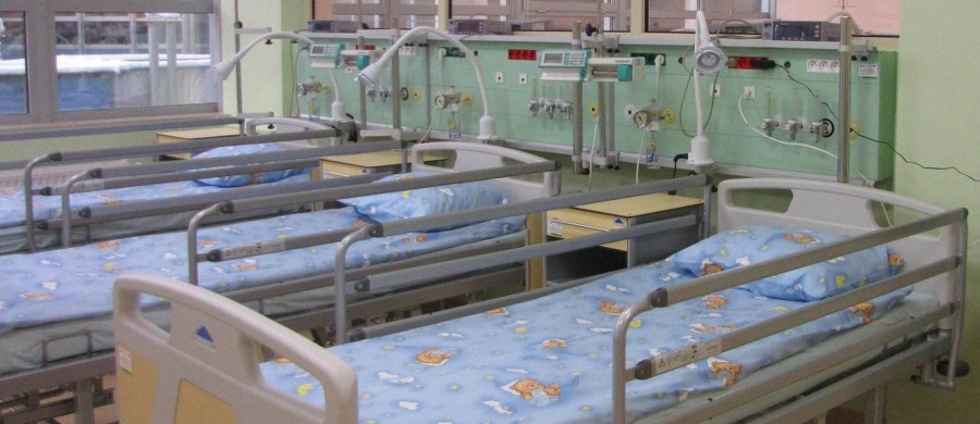 Blisko tysiąc osób ewakuowano z zespołu szkół przy ul. Sobieskiego w Grudziądzu. Rozpylono tam drażniącą substancję. Do szpitala trafiło 19 uczniów. 