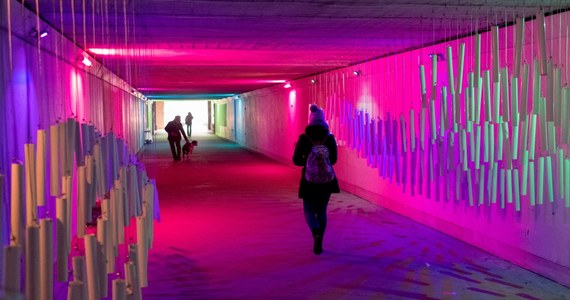 Niecodzienna instalacja pojawiła się w centrum Katowic, w tunelu łączącym ulice Tylną Mariacką i Wojewódzką. Nawiązuje ona do tytułu Kreatywnego Miasta Muzyki UNESCO. Zrobiona jest z 2018 rurek PVC, które zwisając przypominają falę dźwiękową. 