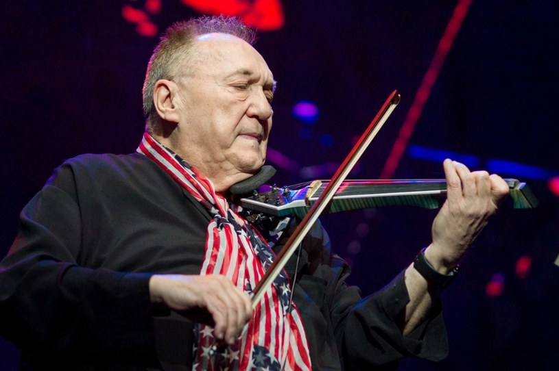 Szykujący się do premiery nowego albumu Michał Urbaniak zaprezentował "Świąteczną serenadę".
