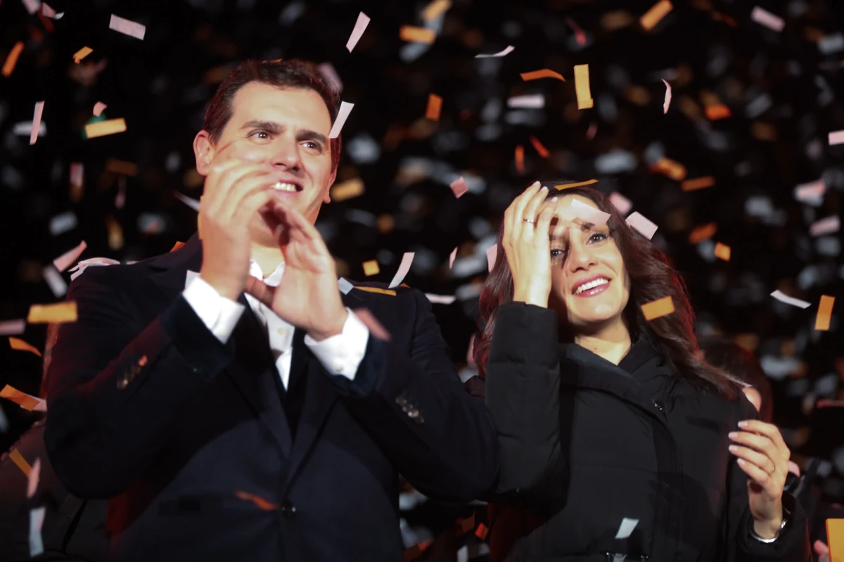 ​Wybory w Katalonii wygrali zwolennicy secesji, ale najwięcej głosów uzyskała partia Obywatelska (Ciudadanos), która może liczyć na 37 mandatów. Były premier regionalnego rządu Katalonii skomentował wynik czwartkowych wyborów w tym regionie Hiszpanii, mówiąc: "Państwo hiszpańskie zostało pokonane",  a jego premier "został spoliczkowany".