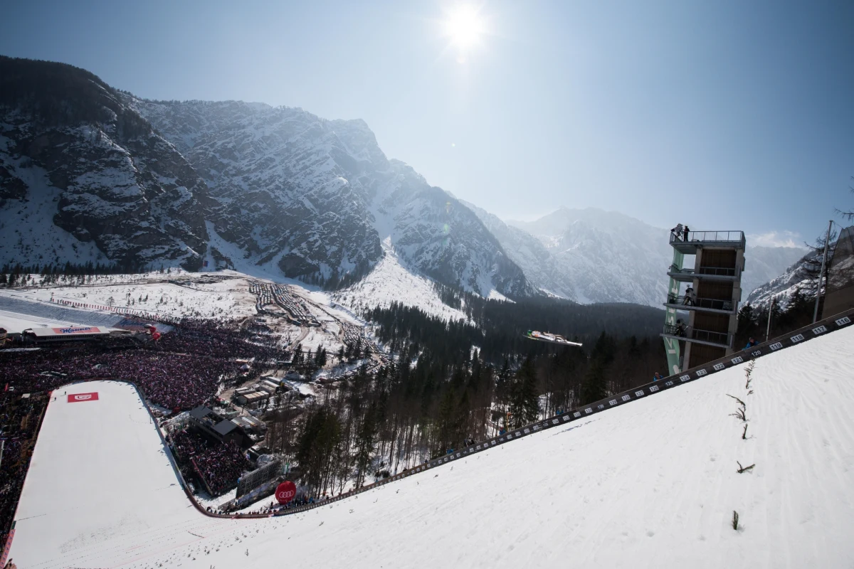 ​Siostrzeniec Adama Małysza Tomasz Pilch zadebiutuje w Turnieju Czterech Skoczni. Trener kadry naszych skoczków Stefan Horngacher zdecydował, że 17-atek dołączy do zespołu podczas konkursu w Innsbrucku.