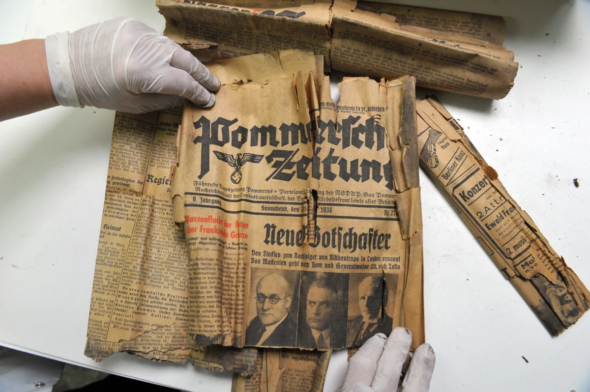 Do Archiwum Państwowego w Szczecinie przekazano gazety, mapy i rachunki firmowe z pochodzące z lat 30-tych XX wieku. Dokumenty należały do Theodora Nierhoffa, który był przedsiębiorcą zajmującym się obrotem drewnem w niemieckim Stettinie. Pamiątki zostały odnalezione przez mieszkańca Szczecina podczas remontu domu ul. Wojska Polskiego 79. 