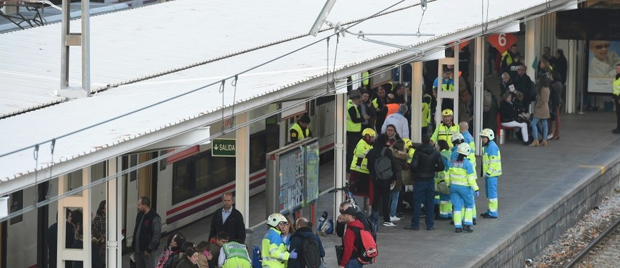 Podmiejski pociąg hiszpańskich kolei Cercanias Renfe wjechał w zaporę na końcu torów na stacji Alcala de Henares pod Madrytem. Rannych zostało 45 osób, w tym cztery poważnie.
