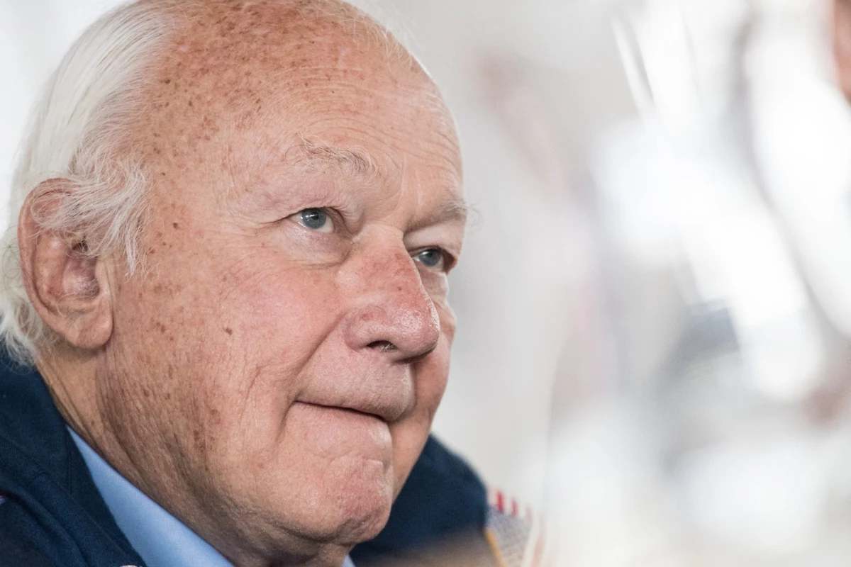 ​W Kaliforni zmarł w czwartek były astronauta Bruce McCandless, pierwszy człowiek, który unosił się bez asekuracji na orbicie okołoziemskiej - poinformowało w piątek Centrum Lotów Kosmicznych NASA w Houston. McCandless miał 80 lat. Nie podano przyczyny zgonu.